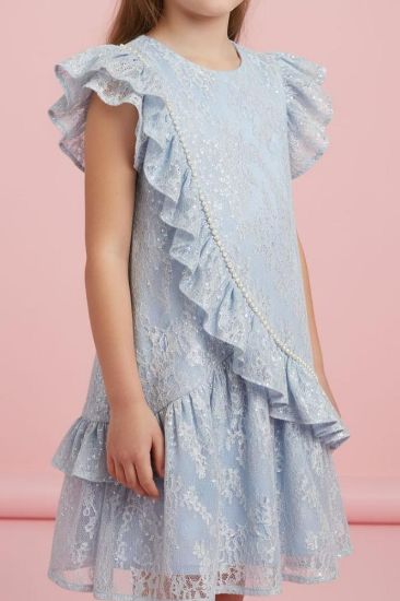 صورة فستان سماوي كشكشة ولؤلؤ على الاكتاف والفستان